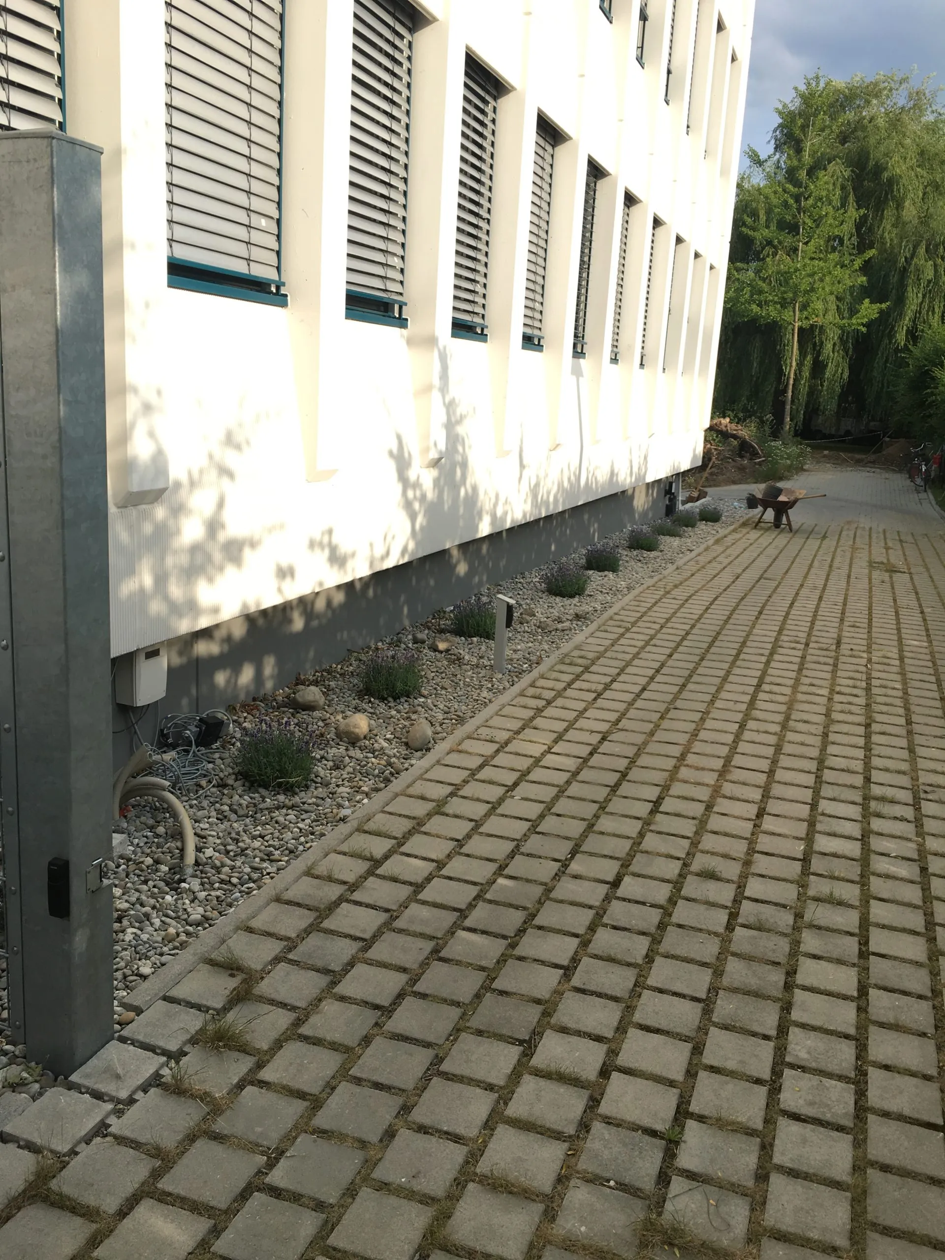 Zufahrt und Parkbereich am Büropark Seerhein